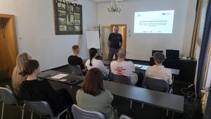 Dr. Črtomir Tavzes giving the presentation