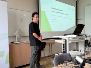 Dr. Han giving the presentation